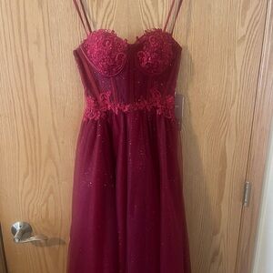 Elegant Red Lace Evening Dress